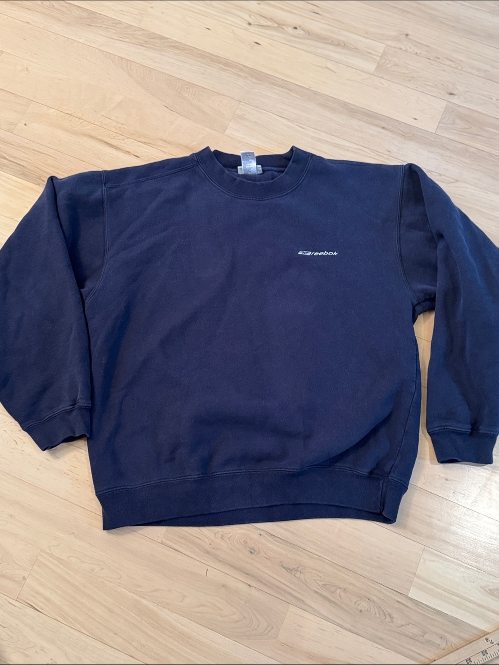 Vintage-Reebok sweatshirt in navy blue-Embroidered logo-Athletic-Unisex-M